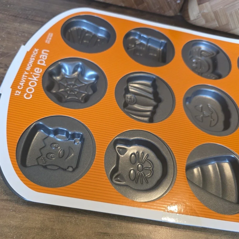 Wilton Halloween Cookie Pan 12 Cavity Nonstick Kitchen Baking Holiday Pumpkin